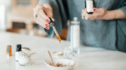 שימוש נכון בשמנים אתריים ולמה כל כך חשוב להתייעץ עם מטפל מוסמך